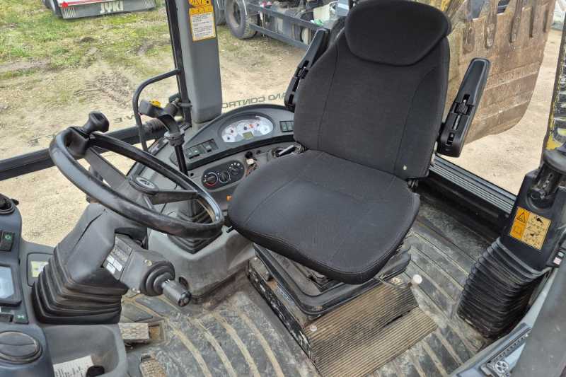 OmecoHub - Immagine NEW HOLLAND LB115B